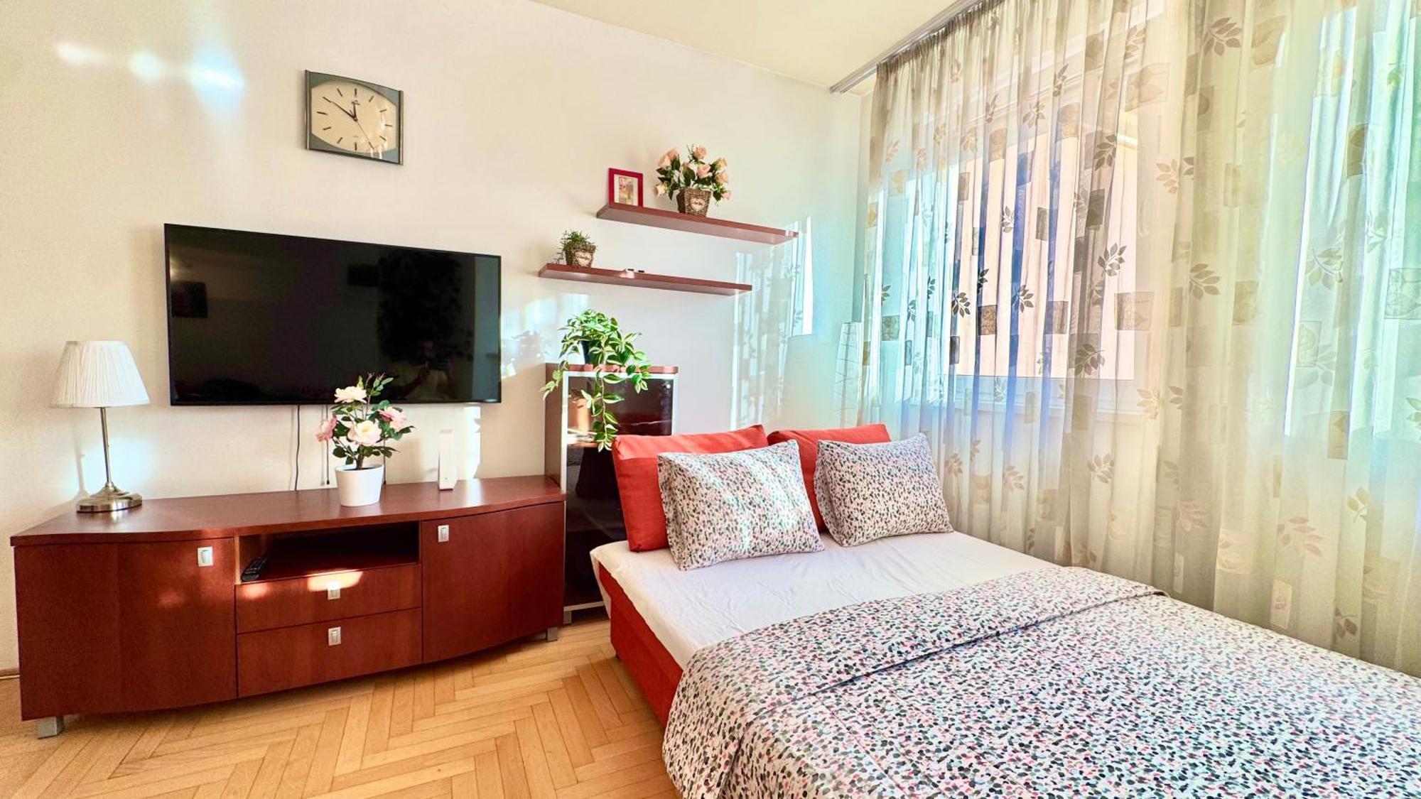 Apartment Madonna Queen - 3 Rooms, Garage Budapest